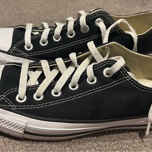 Women’s 8 Men’s 6 black Converse All Stars